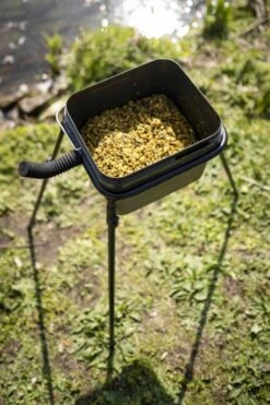 Avid Carp Avid Lok Down Bucket Stand -Spro Verkoop ant02794web 1558014662